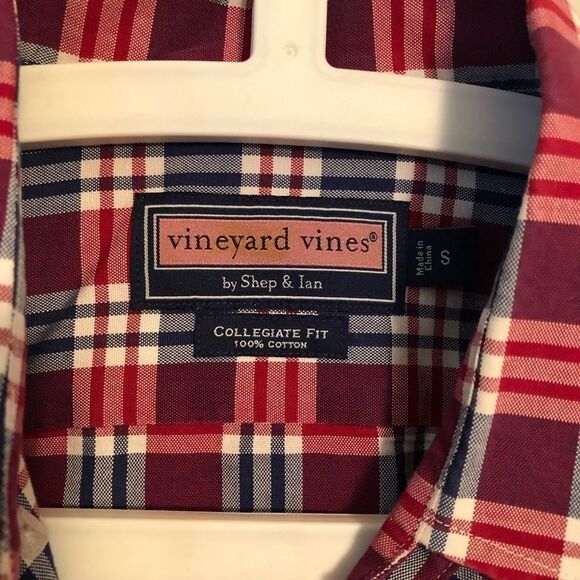 Vineyard Vines Collegiate Fit button down shirt. - Picture 2 of 6